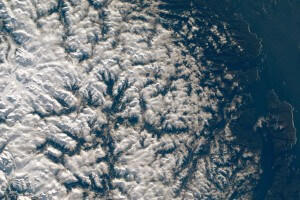 עננים מעל ונקובר, קנדה. תצלום: NASA