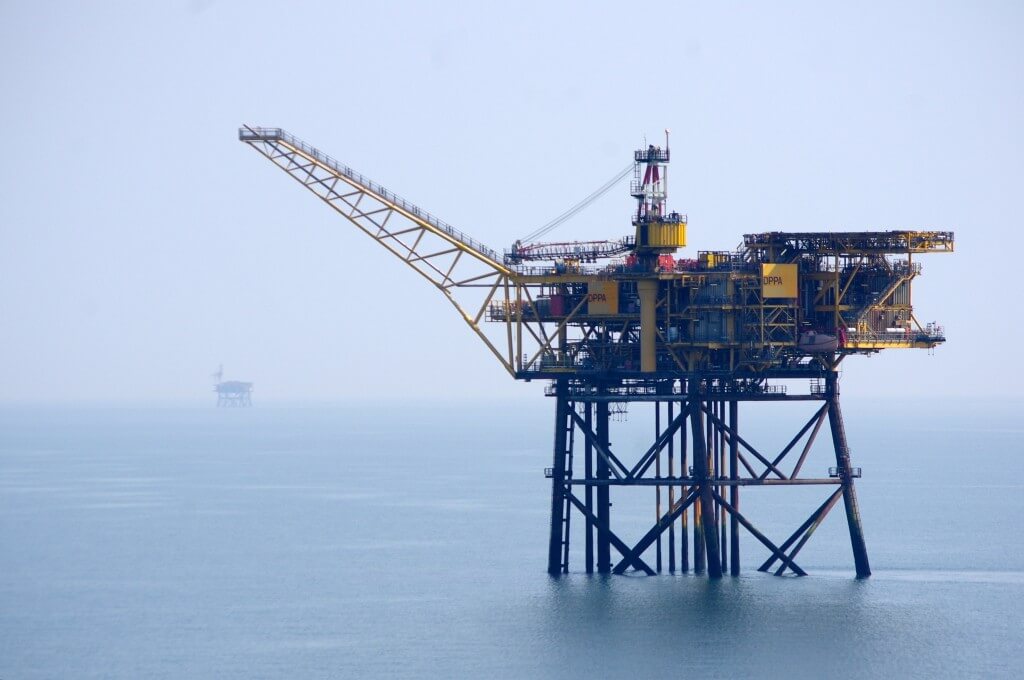 קידוח גז בסמוך לחופי אנגליה. תצלום: David Merrett.flickr