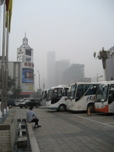 בייג'ינג היא עיר הסובלת מזיהום אוויר חמור כל ימות השנה. צילום: rogoyski, flickr