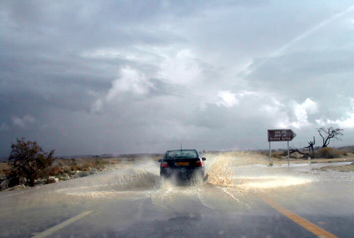 למרות מה נהוג לחשוב, שיטפון נוצר בגלל תנועה אטית של הסופה. צילום: Einat, Flickr