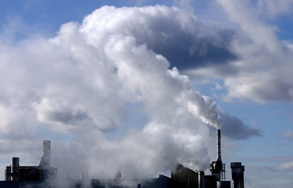 מפעלי תעשייה בכל העולם אחראים למרבית הפחמן הדו-חמצני הנפלט לאוויר. צילום: Kibae Park/Sipa Press