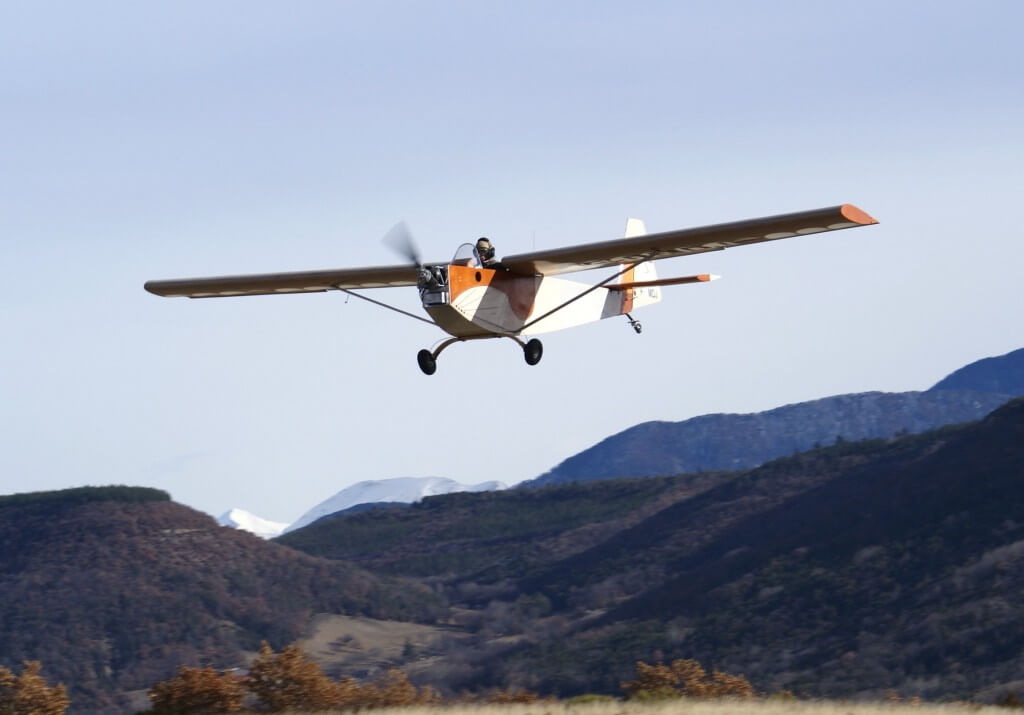 מטוסים חשמליים אינם נפוצים היום מפני שהם זוללי אנרגיה. בתמונה: המטוס החשמלי הראשון BL1E F-PMDJ "Electra". צילום: Anne Lavrand, France