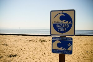 אזהרת צונאמי בחופי קליפורניה, ארה"ב. צילום: Cal OES.flickr