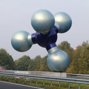 פסל של מולקולת מתאן בעיר חרוניגן, הולנד. צילום: Detlef Schobert.flickr