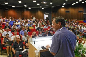 פרופ' ערן פייטלסון נושא דברים בוועידה השנתית של האגודה הישראלית לאקולוגיה ולמדעי הסביבה. תצלום: אתר האגודה