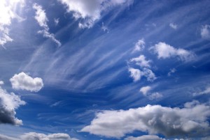 יצירת עננים דורשת גורם מגרען. צילום: Aloysious A Gruntpuddock, Flickr
