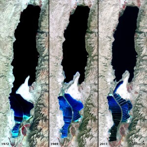 צילום מהחלל של מפלס מי ים המלח שהשתנה עם השנים. צילום: NASA Earth Observatory
