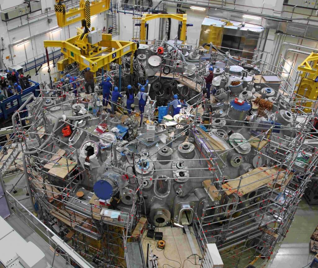 היתוך גרעיני הוא פעולה הרבה יותר מסובכת לביצוע מאשר ביקוע גרעיני, וחוקרים מנסים לפצח את החידה הזו כדי שיוכלו להפיק אנרגיה בצורה מבוקרת. צילום: Max-Planck-Institut für Plasmaphysik, Tino Schulz