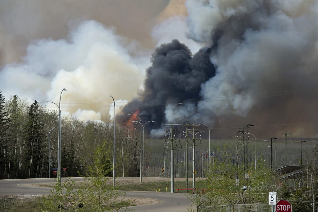 השריפה הייתה כמעט צפויה מפני שרק באחרונה הוכרז על סכנת שריפות חמורה בקנדה. צילום: Premier of Alberta