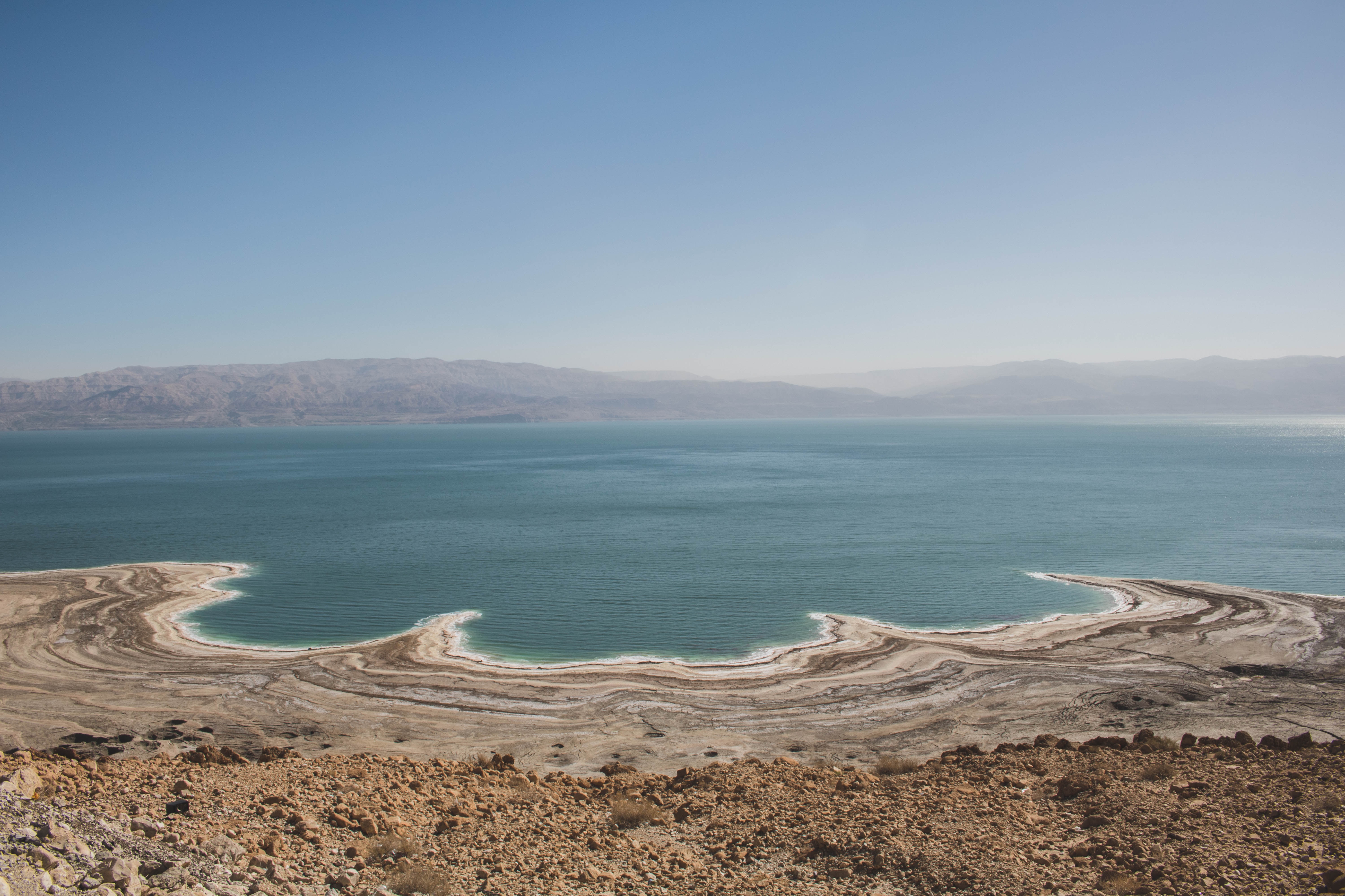 Мертвое море самая низкая. Мертвое море панорама. Иордан Генисаретское озеро Мертвое море. Береговая линия мертвого моря. Впадина мертвого моря.