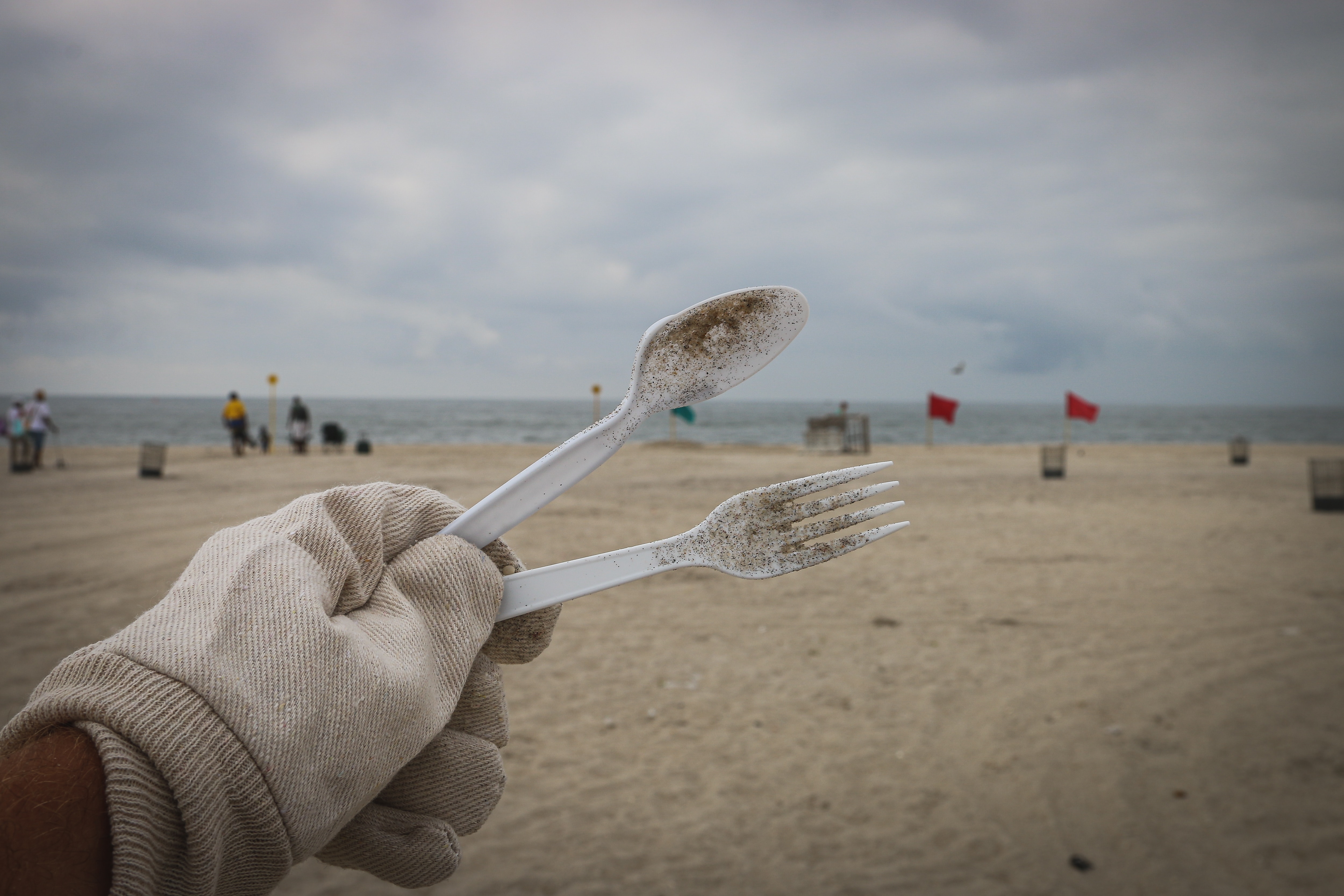 Found these single use plastic utensils during a recent beach cleanup in New York. During the Summer our beaches get crowded, garbages fill up quickly, and plastic debris flies away with the wind. Bring less plastic with you to the beach in the first place, and help prevent this from happening. Follow on Instagram @wildlife_by_yuri, and find more free plastic pollution photos at: https://www.wildlifebyyuri.com/free-ocean-photography