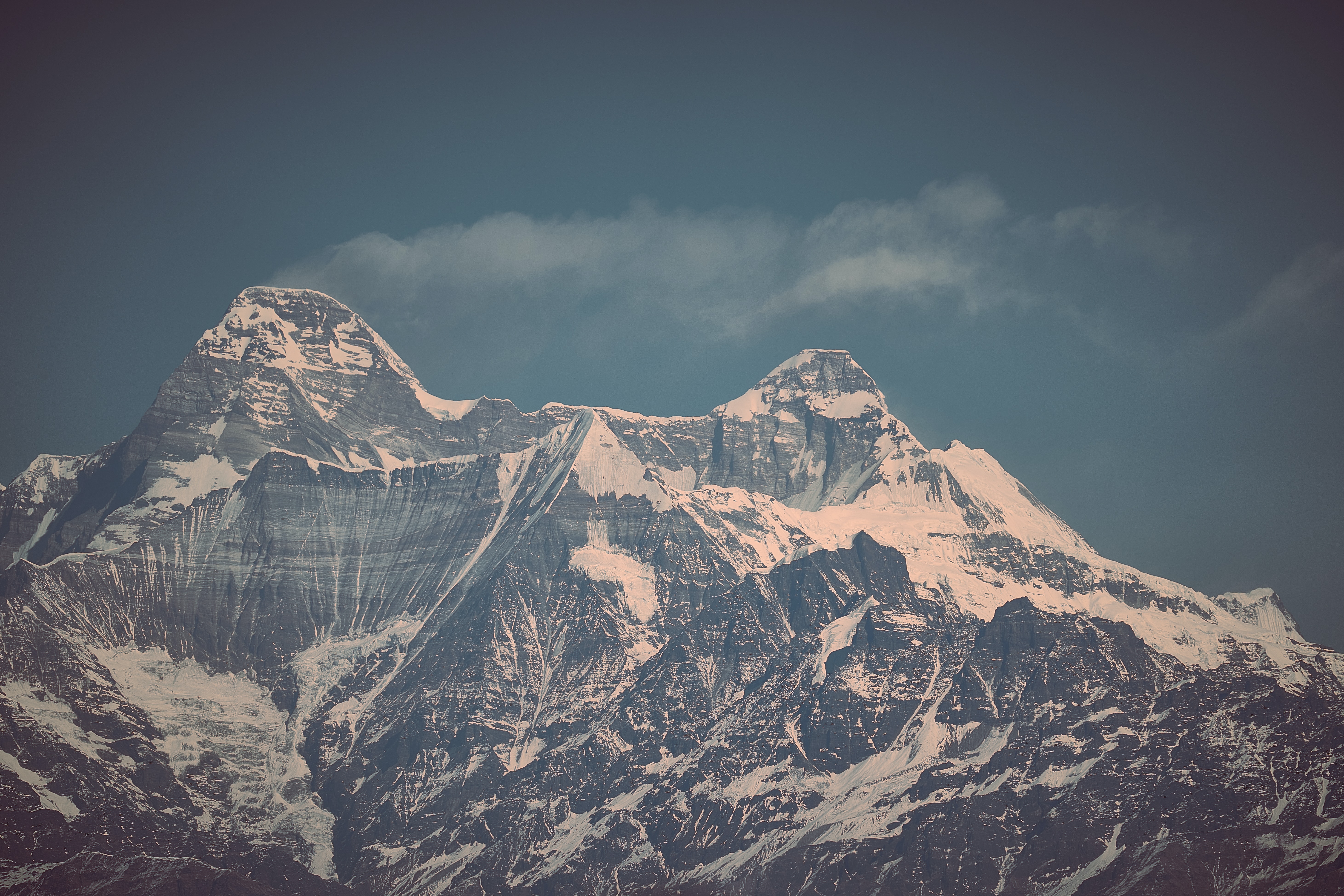 Nanda Devi(25, 643 ft), Panwali Dwar(21,860 ft) and Baljuri(19327 ft) peaks.
