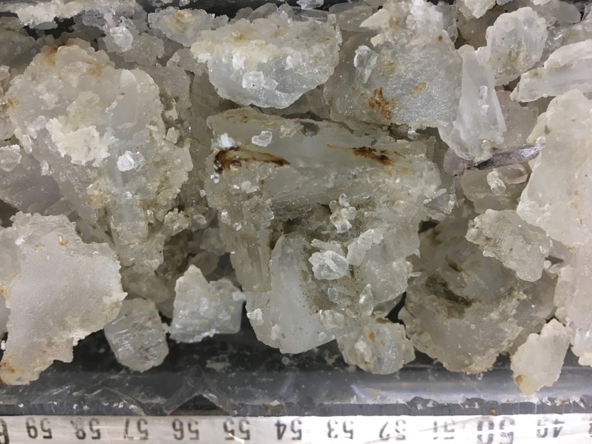 גבישי מלח בני 118 אלף שנה שנמצאו בגלעין קידוח מוטי שטיין