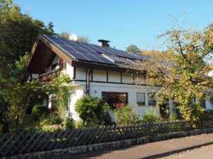 house-housetop-solar-cells-stockpack-pixabay
