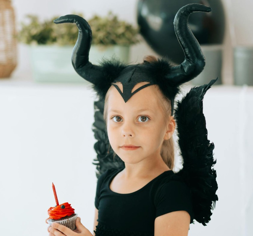 ילדה בתחפושת. צילום: Pexels